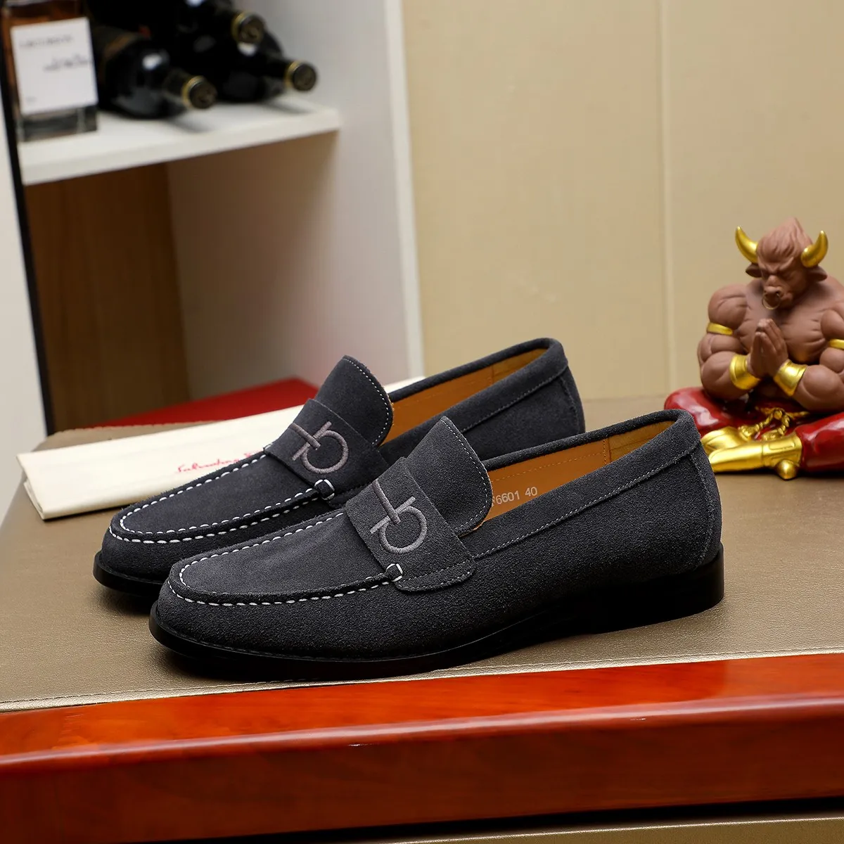 Men's shoes 💰460 🔥 Ferragamo new men's casual slip-on shoes 🇨🇳 Official website original 1:1 mold, original quality 💯 fine workmanship, high-end luxury ☘ The upper is made of imported Italian first-layer cowhide 🌴 Luxurious water dyeing 🐂 Leather lining 🍓 Rubber wear-resistant and non-slip outsole, breathable and comfortable to wear 🍍 The first choice for high-taste men, color optional! Code number 38-44 (45.46. Customized)